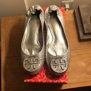 Never worn Tory Burch silver Reva flat!